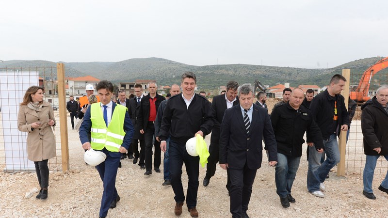 Predsjednik Vlade Milanović na gradilištu mosta Čiovo: Pokrenuli smo važne projekte koji su godinama stajali 